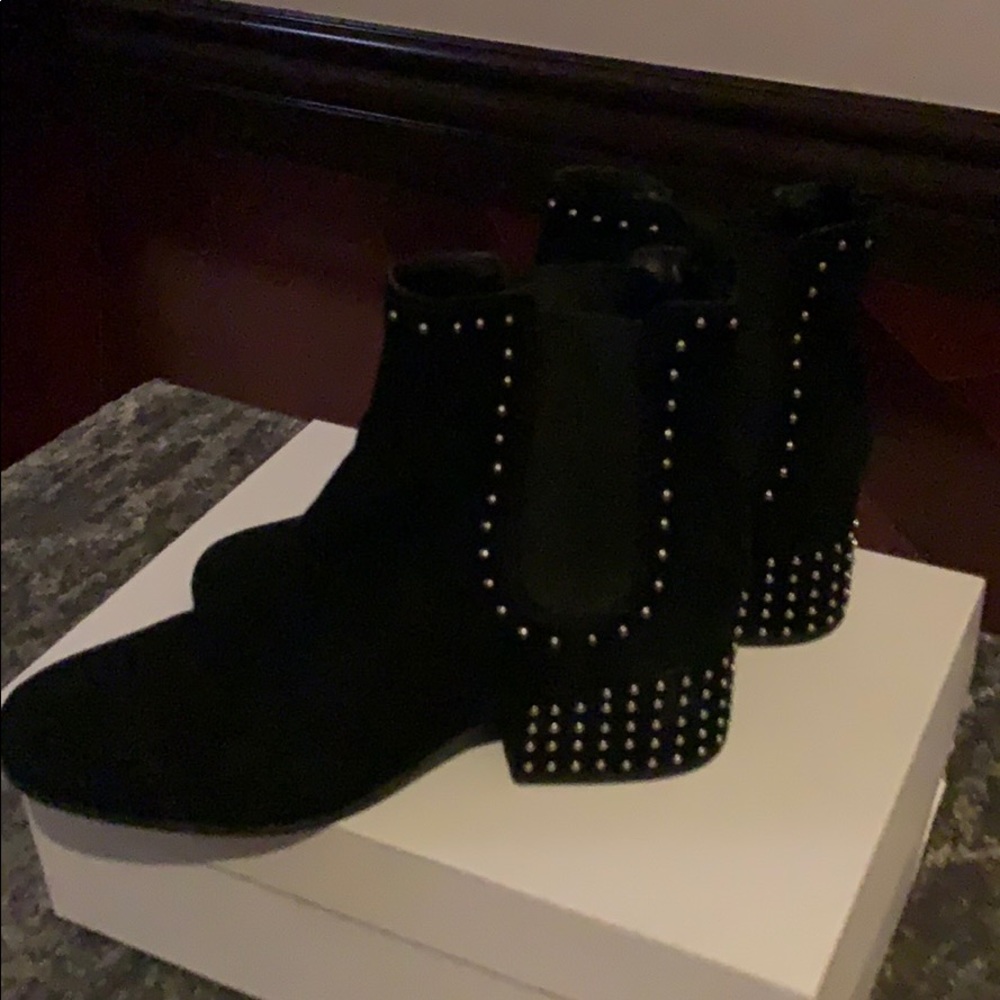 Shoes - Picture 3 of 7